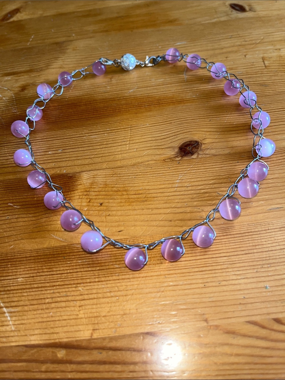 Crocheted choker with 925 silver wire and pink stones.